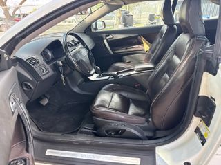 2011 Volvo C70 - Interior Front Seat Image